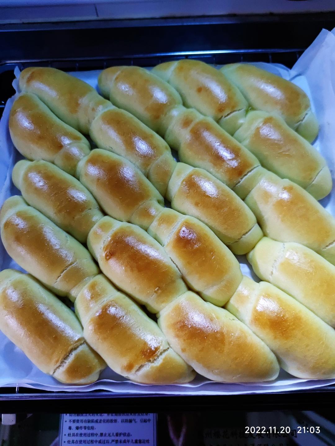 又香又软又拉丝，咬一口奶香十足！超治愈的淡奶油波兰种小餐包