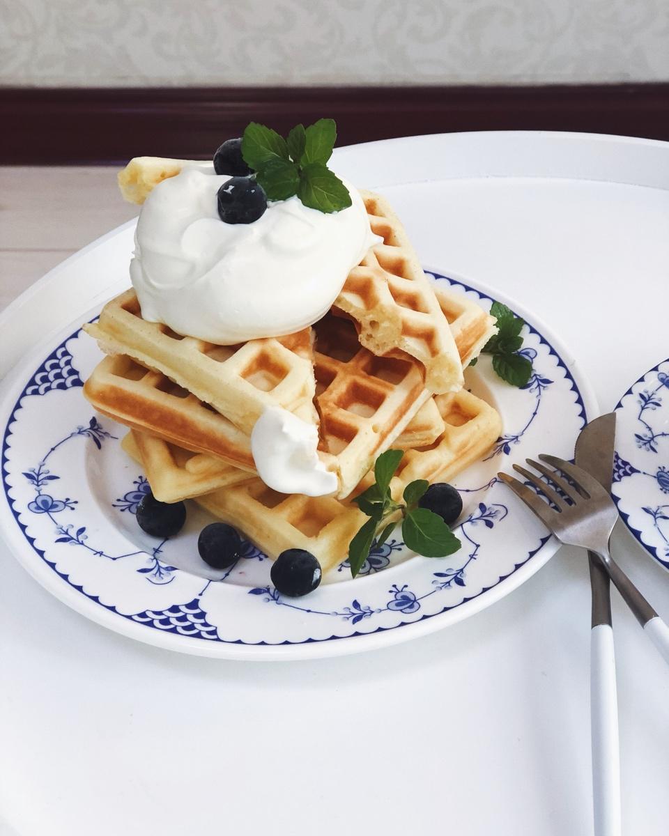 绿 睐做的冰淇淋馅华夫饼