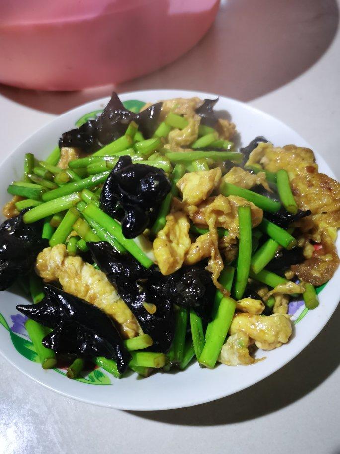 蒜薹木耳炒鸡蛋