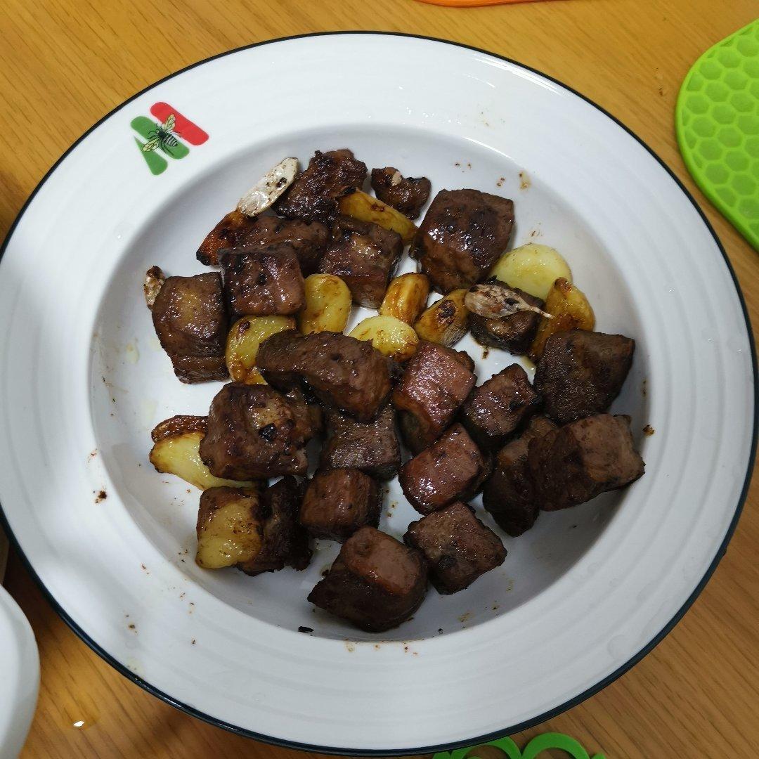 黑蒜子牛肉粒