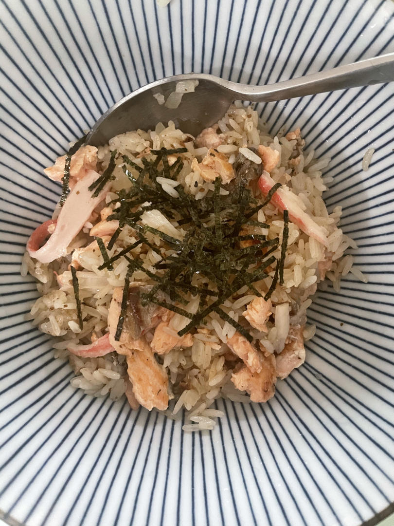 三文鱼牛油果炒饭（焙煎芝麻酱版）