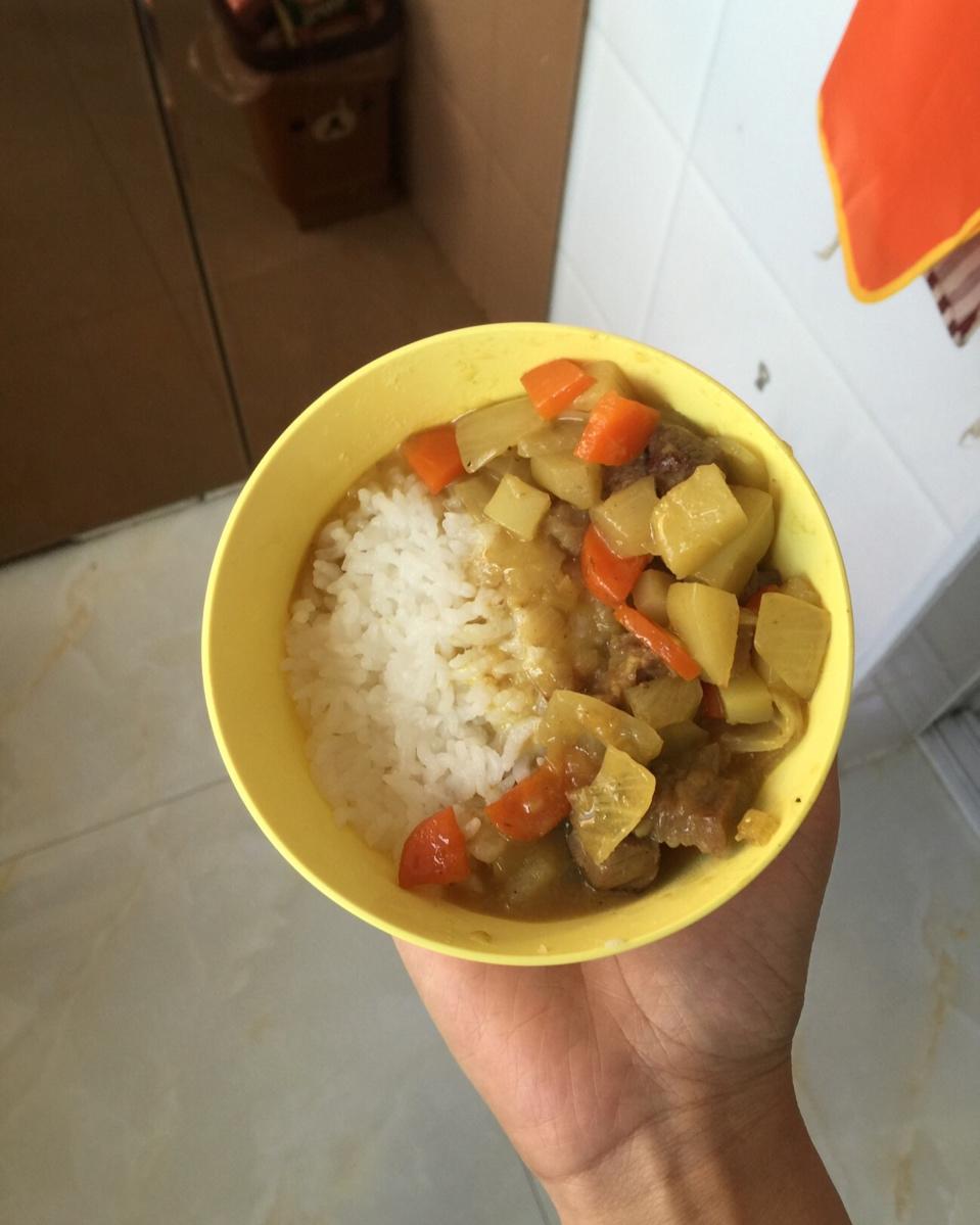 咖喱牛肉洋葱土豆胡萝卜饭