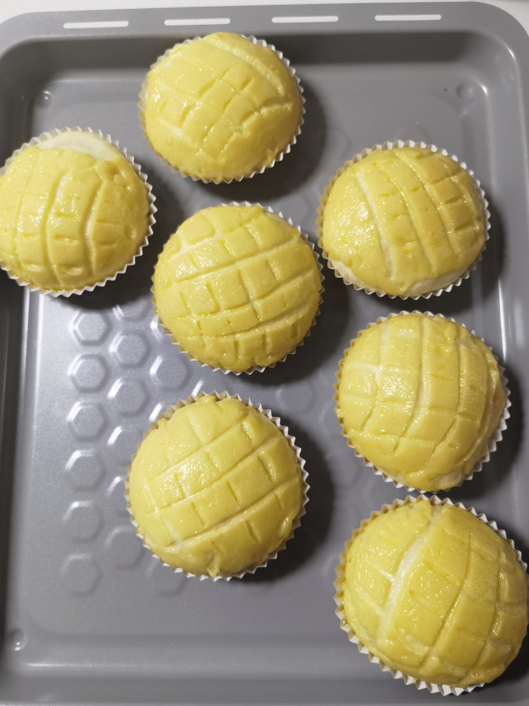 好吃到炸裂的港式菠萝包（附带制作酥皮的小视频）