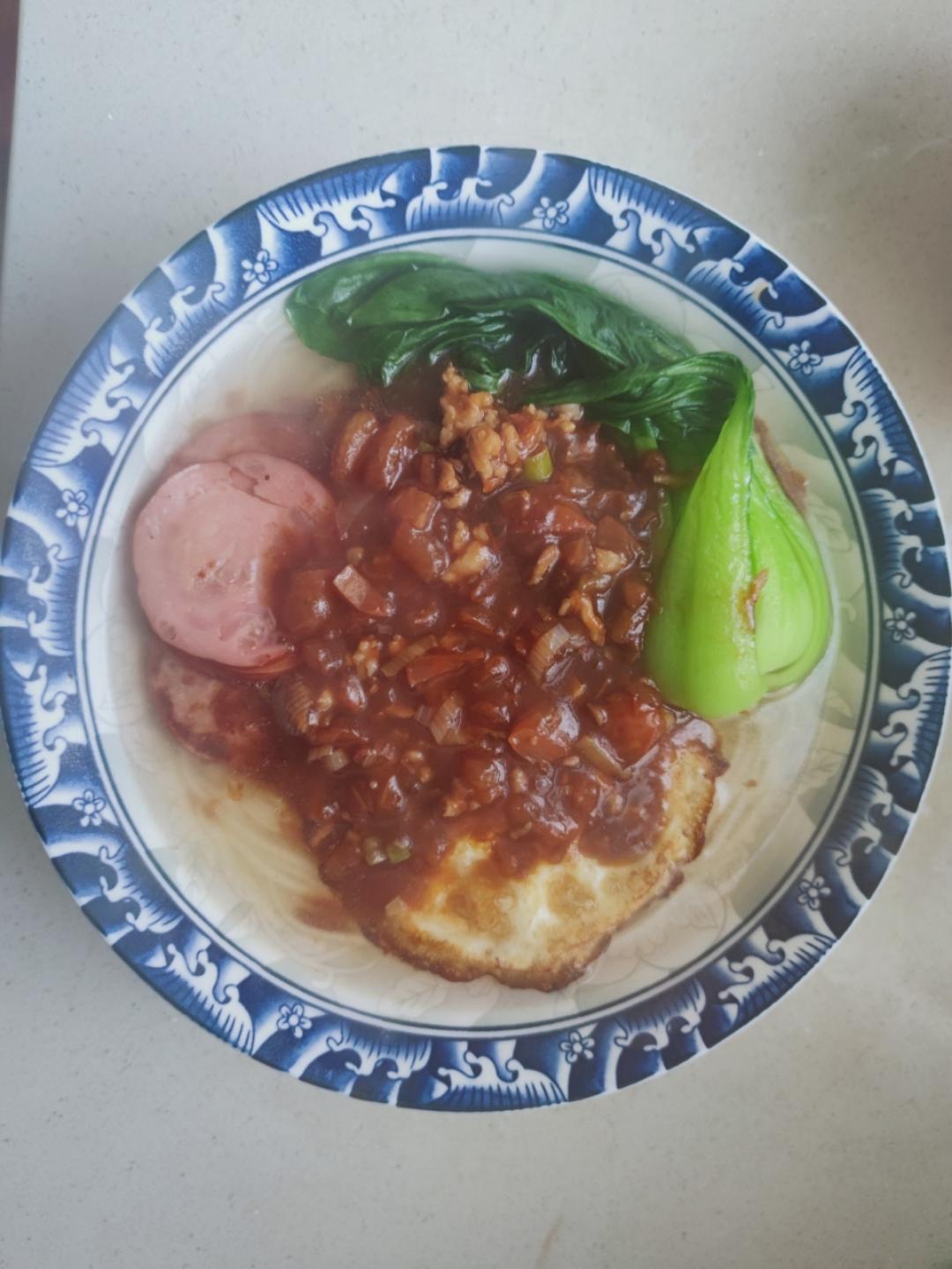 一碗根本不够的番茄肉酱面