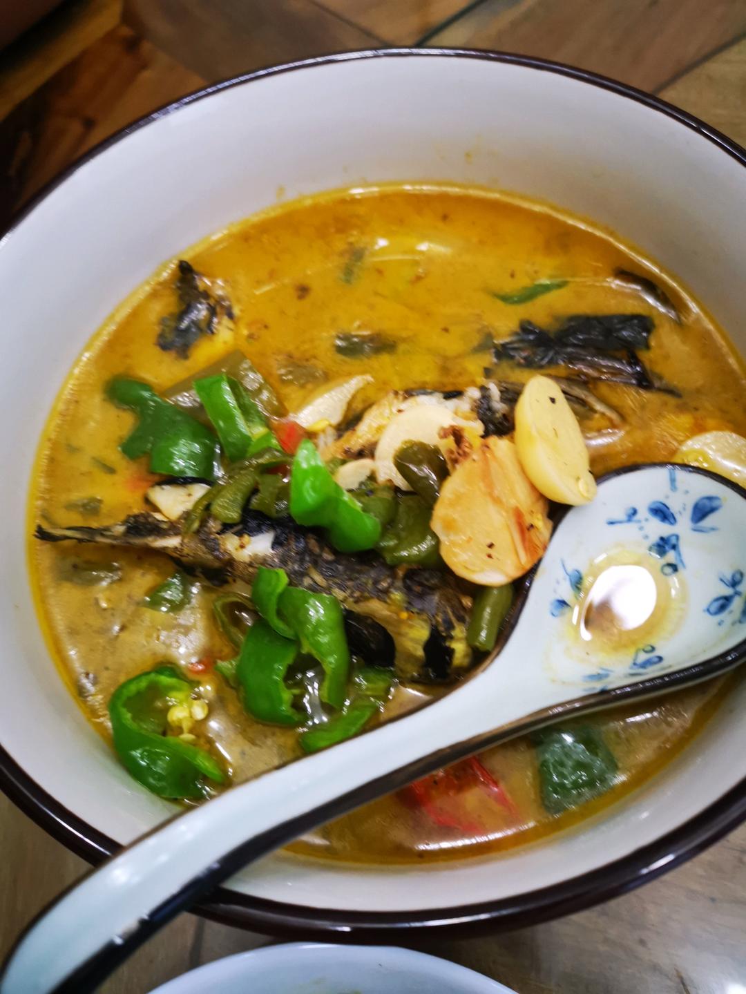 闷个黄骨鱼，黄丫头，黄鸭叫，家常简单味的！