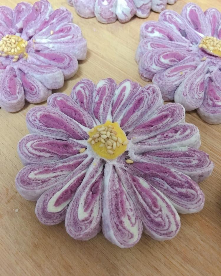 为春天🌿而生的菊花酥