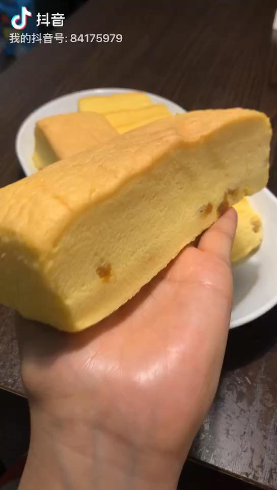 咸蛋黄古早蛋糕