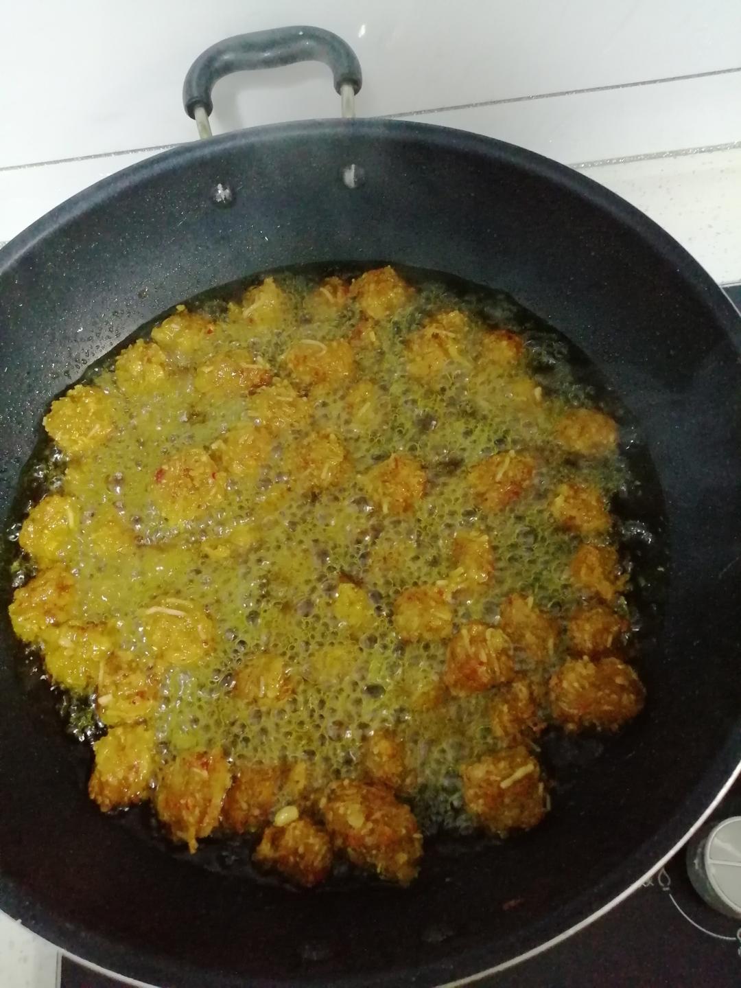 萝卜丸子，蓬松暄软凉了不硬，面糊调制是关键