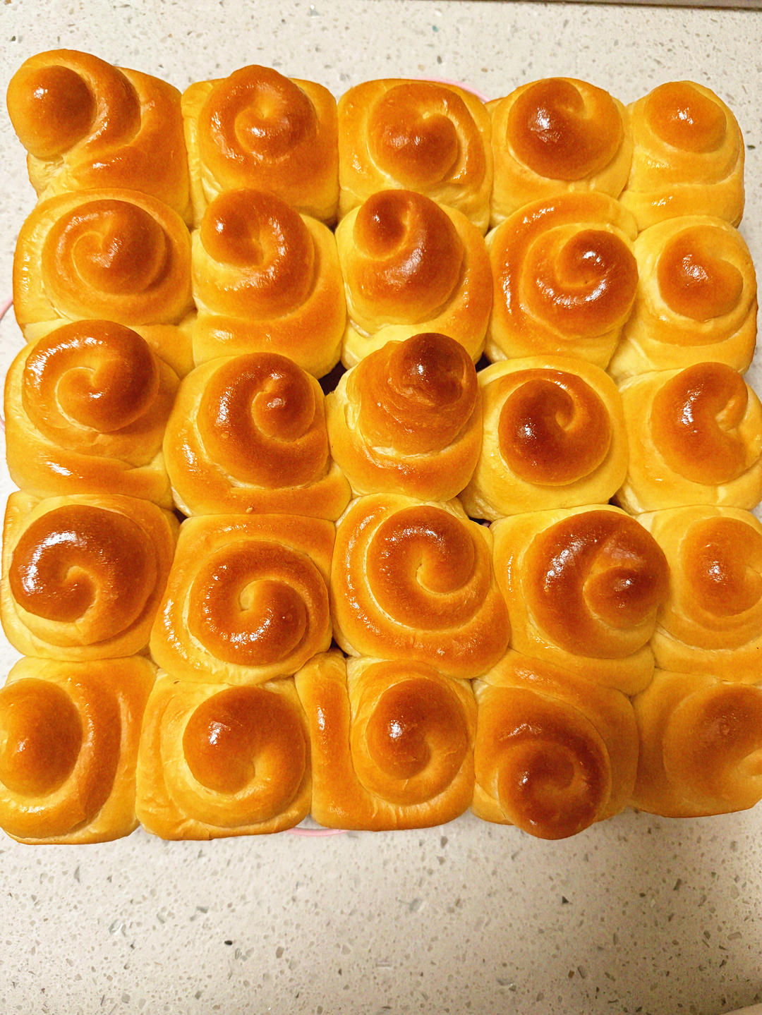 手揉蜂蜜脆底小面包