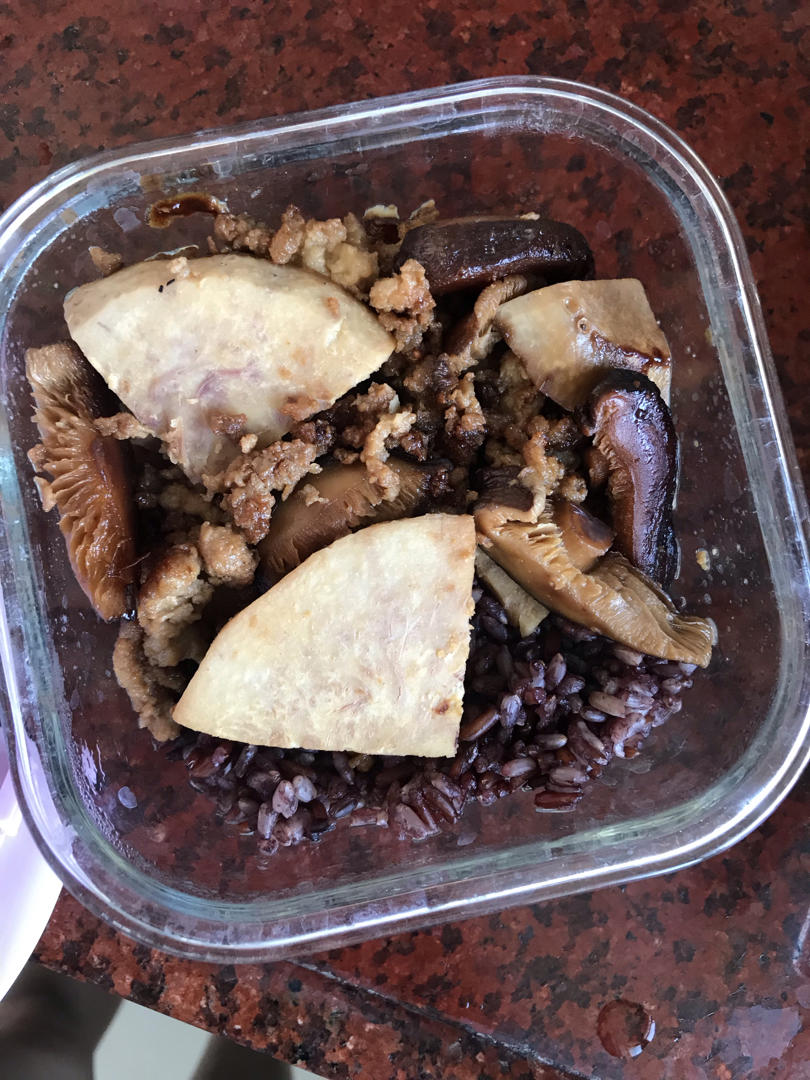 香菇肉末焖香芋(宝贝最喜欢吃的菜之一)