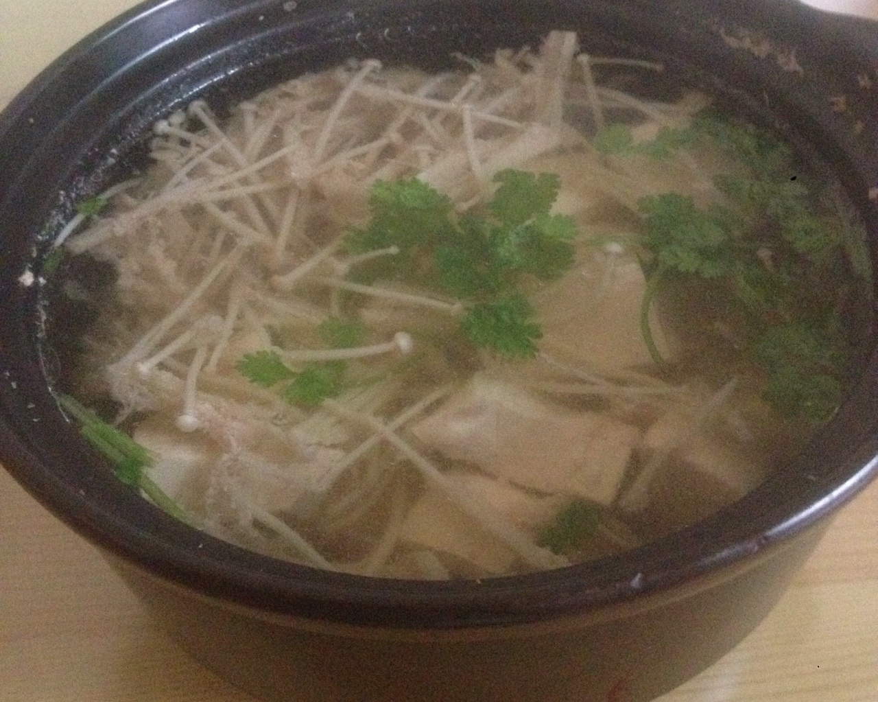 金针菇豆腐煲汤