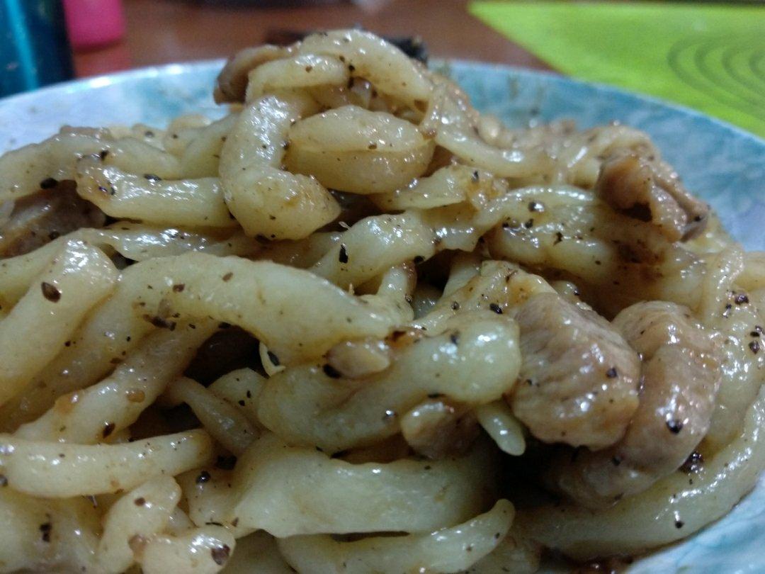 少油条条分明的炒面