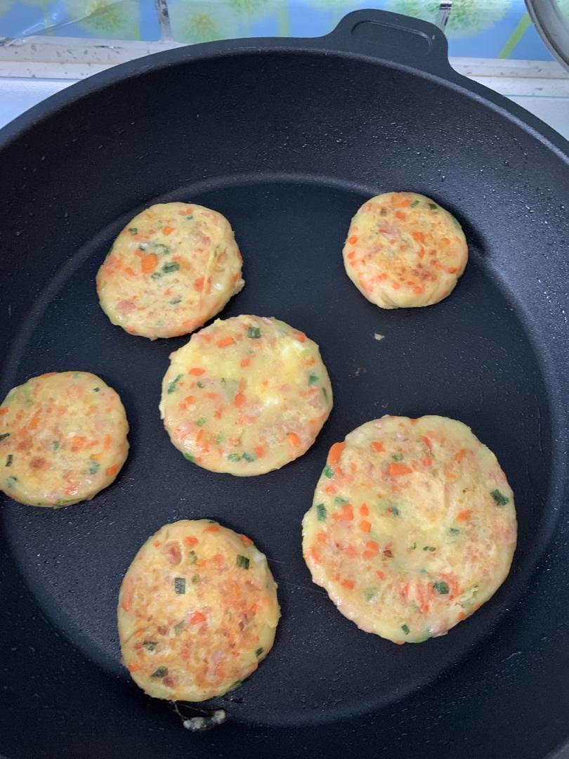 不加一滴水，外酥里嫩的香煎土豆饼❗️