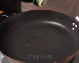 10分钟适合夏天吃的咖喱｜芒果咖喱虾仁的做法 步骤1