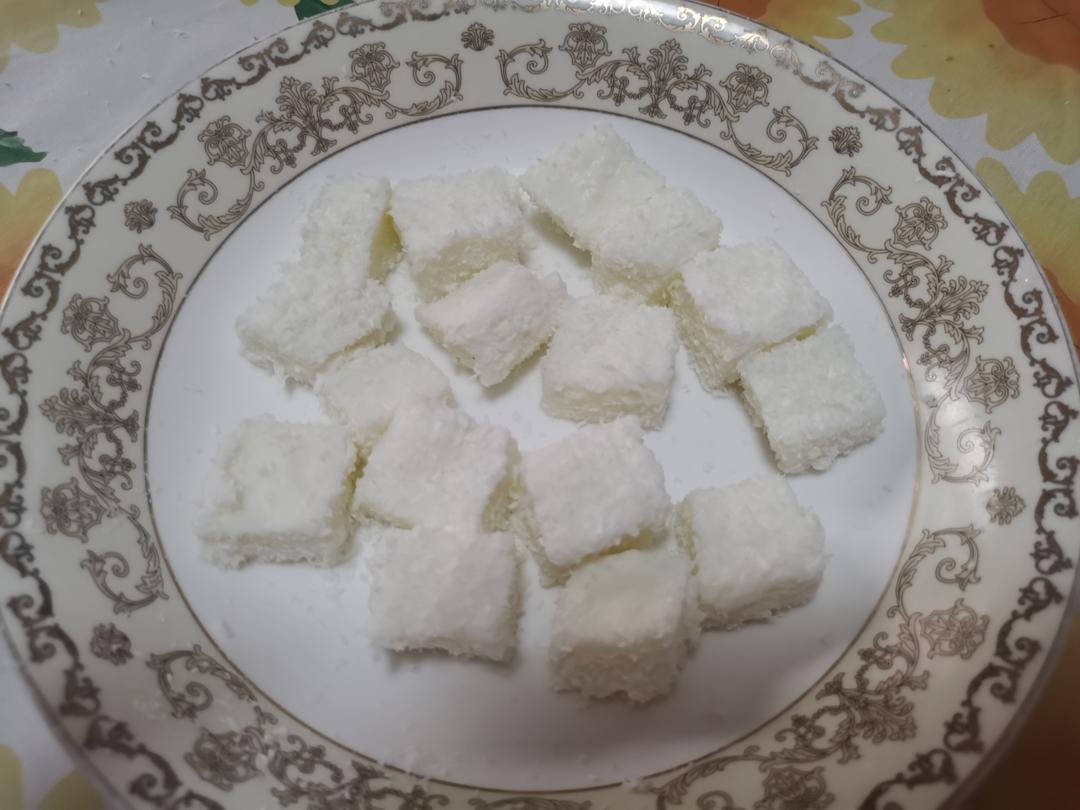 完胜85‘C的牛奶椰蓉小方