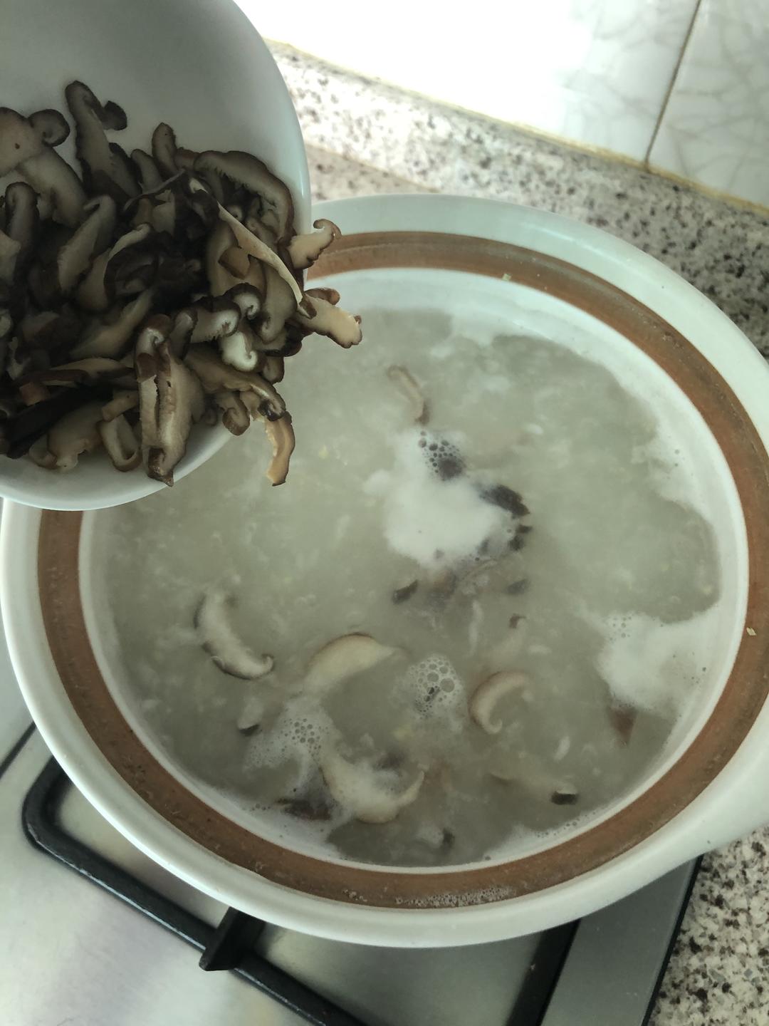 香菇滑鸡早餐粥的做法 步骤6