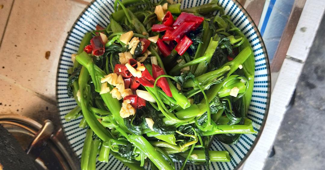 空心菜杆炒辣椒