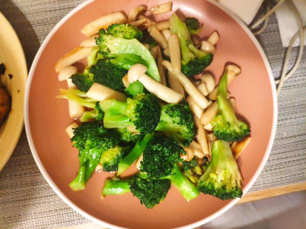 低脂低卡‼️鲜嫩好吃不长胖的西兰花炒菌菇