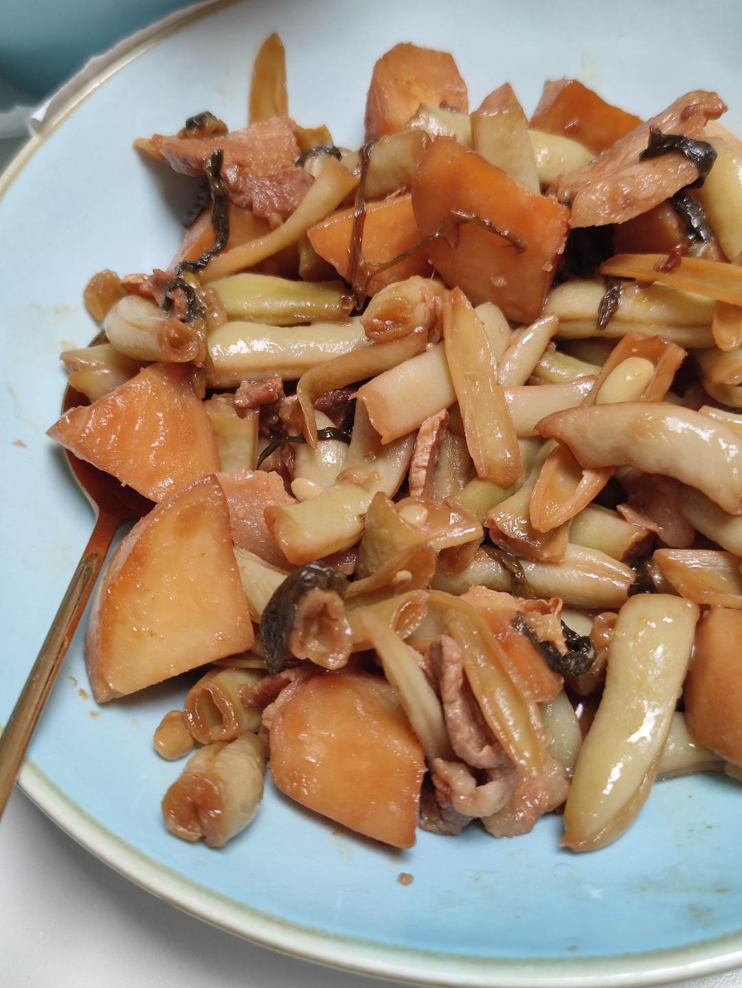 不吃两碗饭你找我！东北做法 酱炖芸豆土豆五花肉