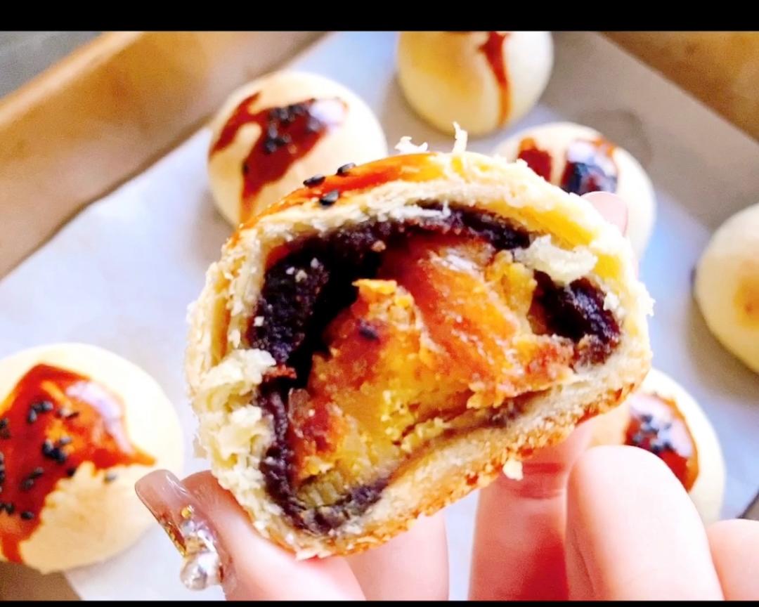 家庭版简单易学的8个蛋黄酥的做法