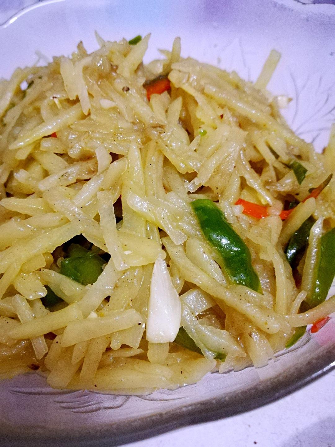 酸辣土豆丝-不用再愁不辣不酸了