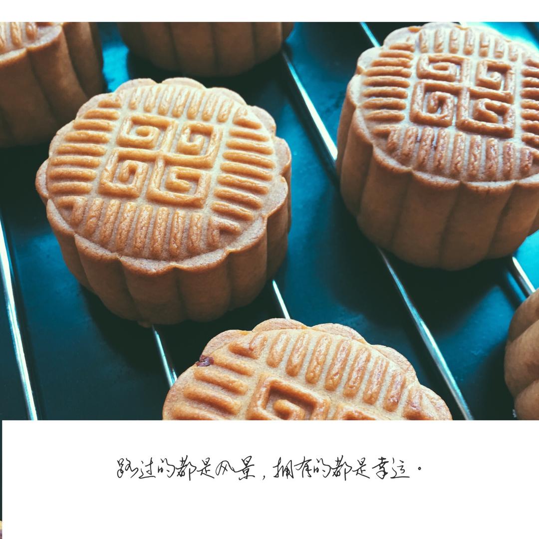 广式月饼—蛋黄莲蓉月饼