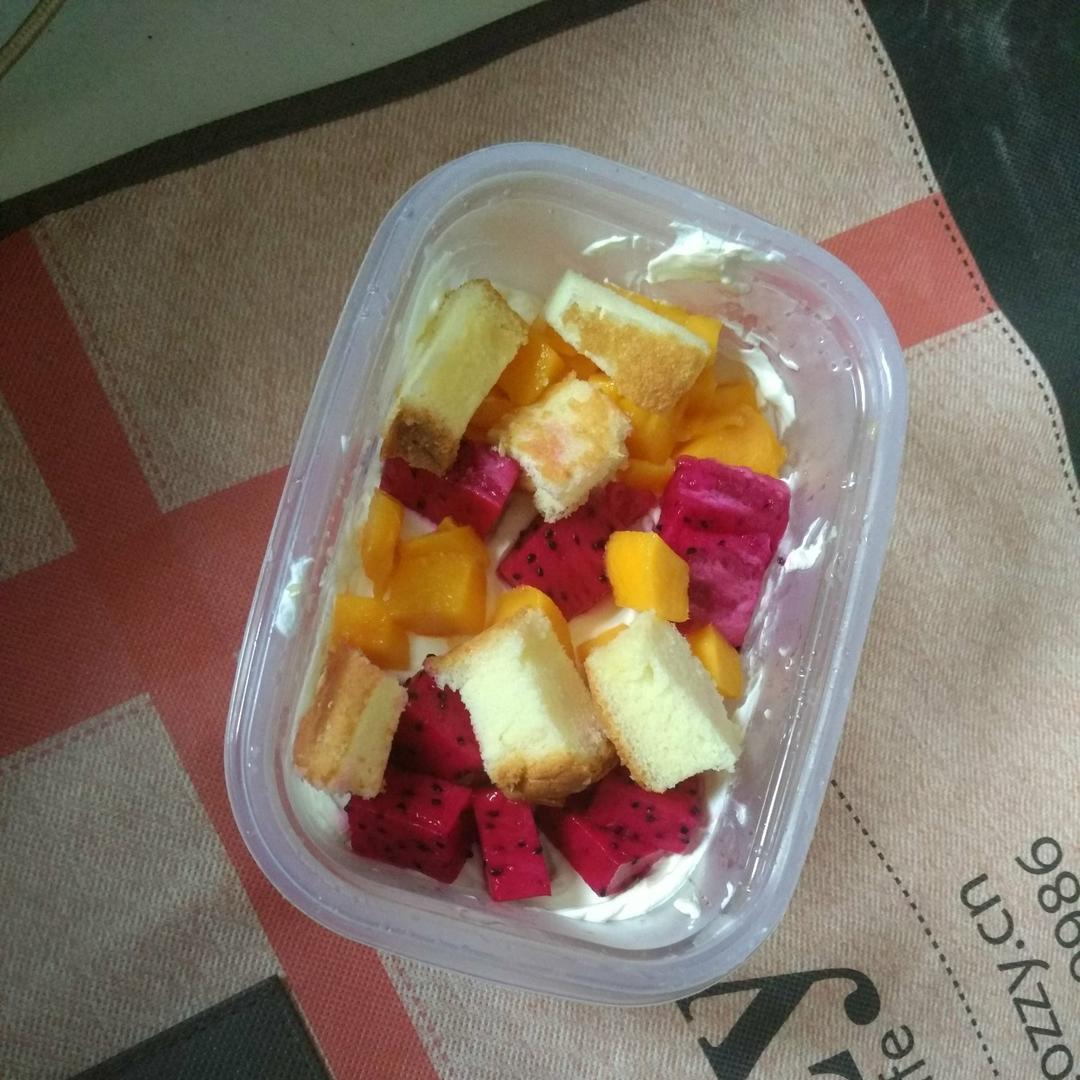 蛋糕水果盒子
★快手美味甜品★