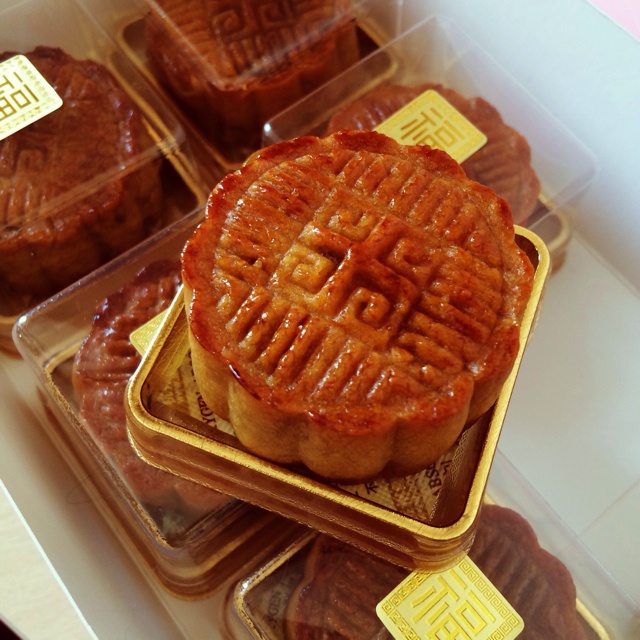 广式月饼——蛋黄莲蓉月饼