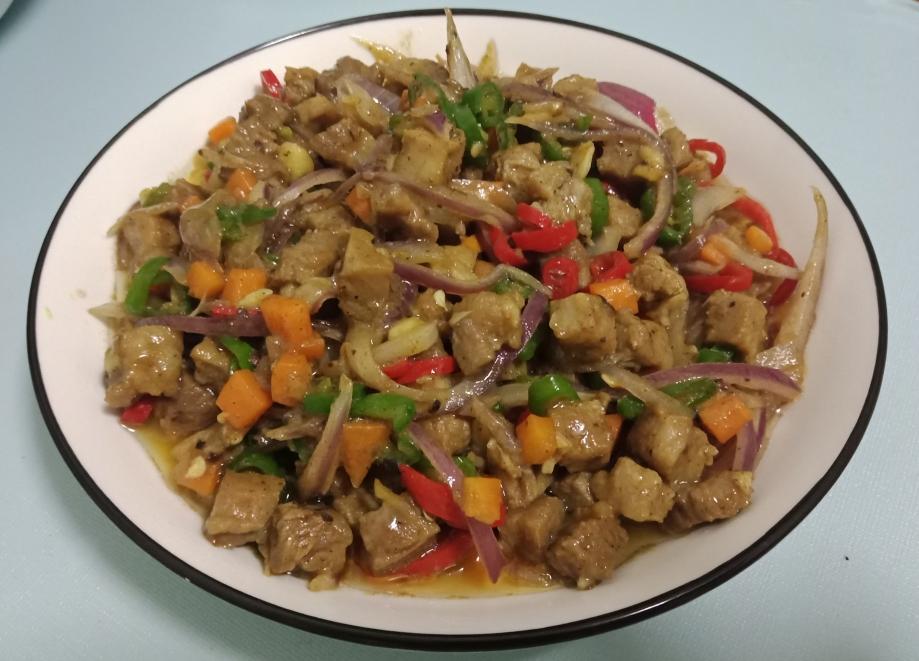 黑椒洋葱牛肉粒的做法