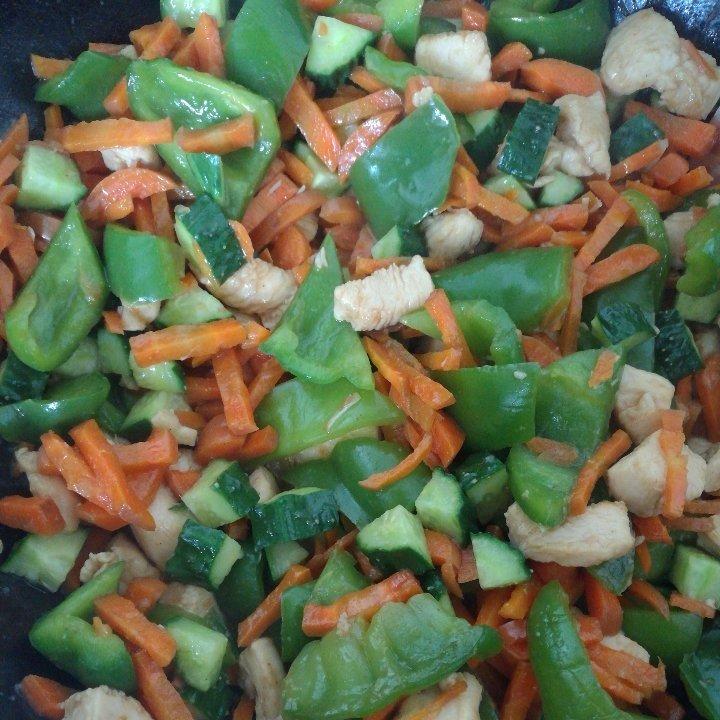 胡萝卜黄瓜鸡胸肉