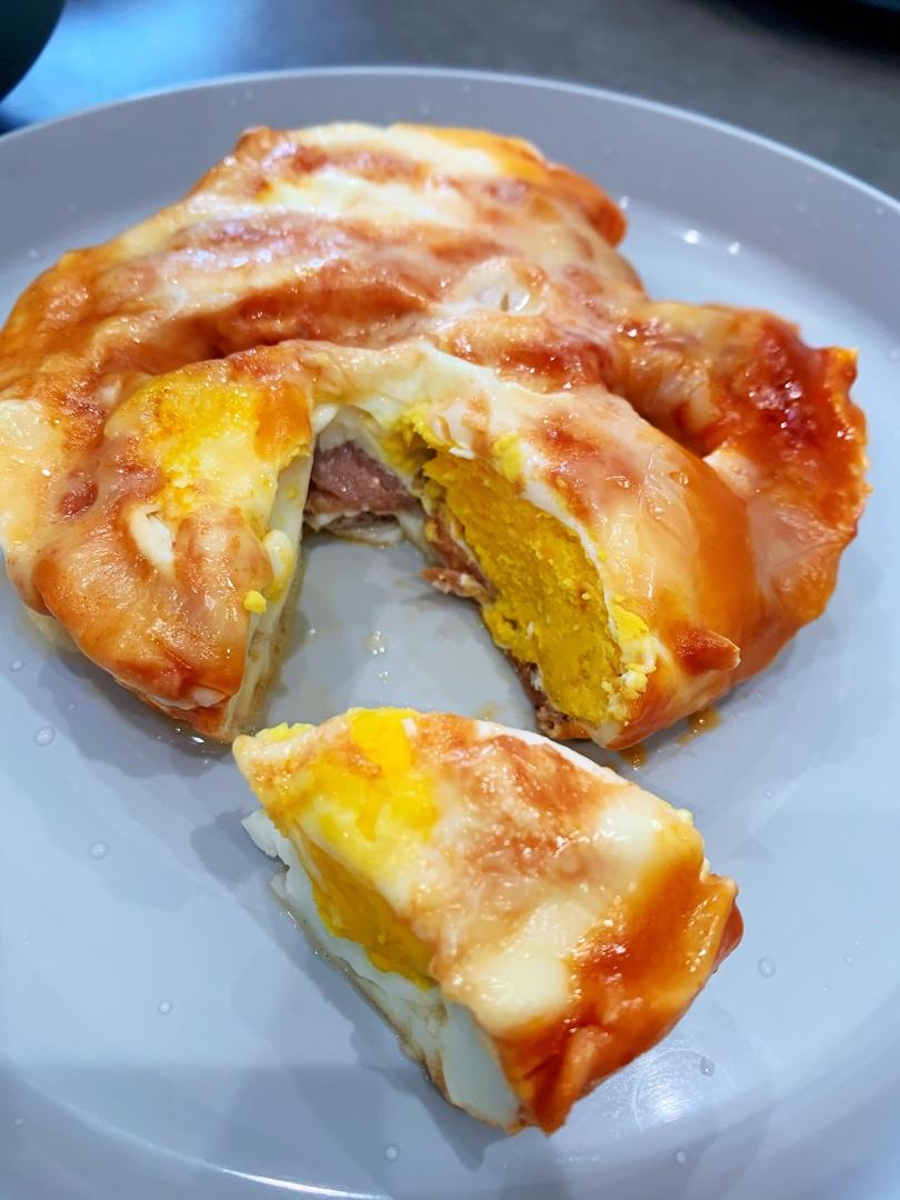 只需摆好材料去微波！惊艳全家的早餐端上桌：香肠奶酪烘蛋