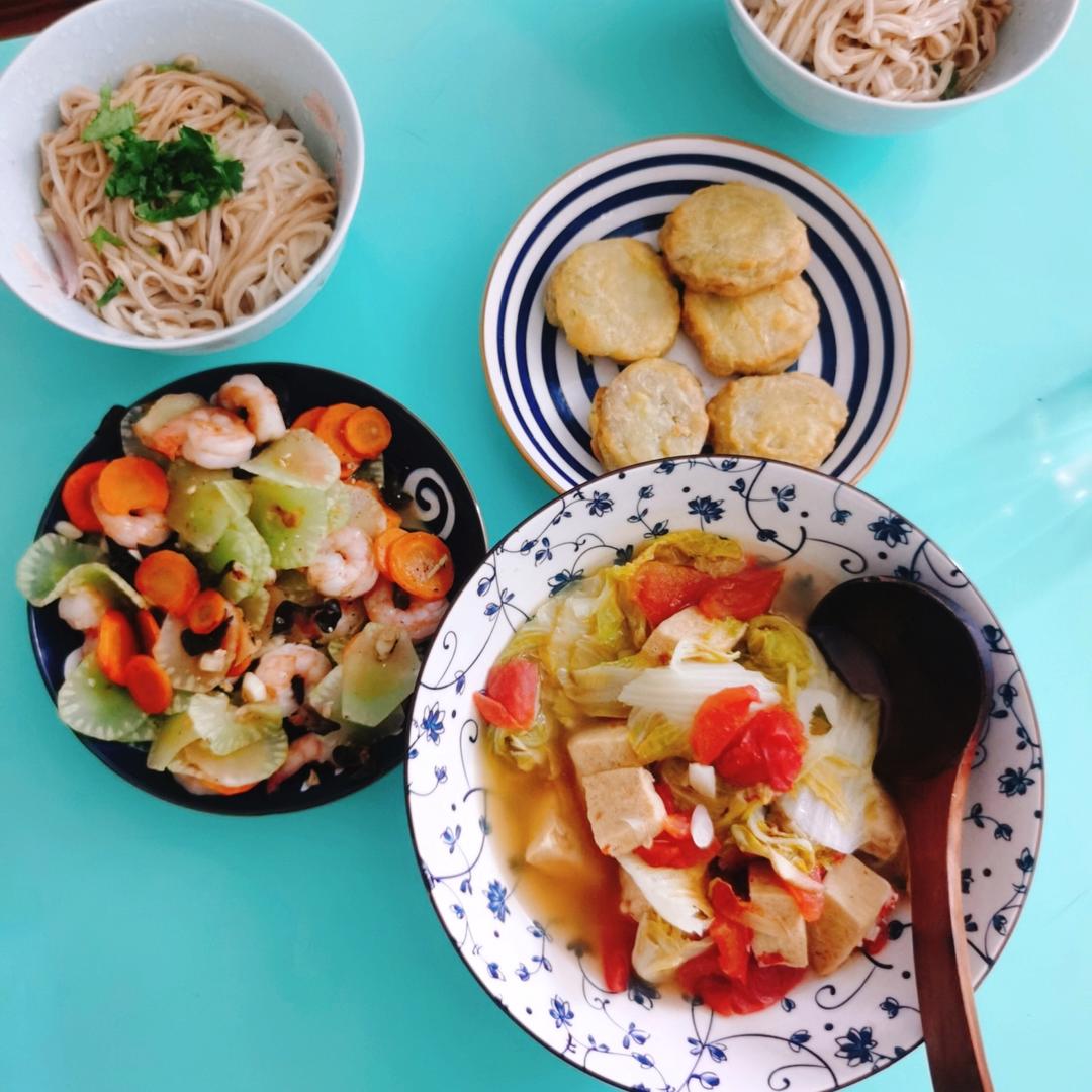 简单好吃的娃娃菜炖冻豆腐