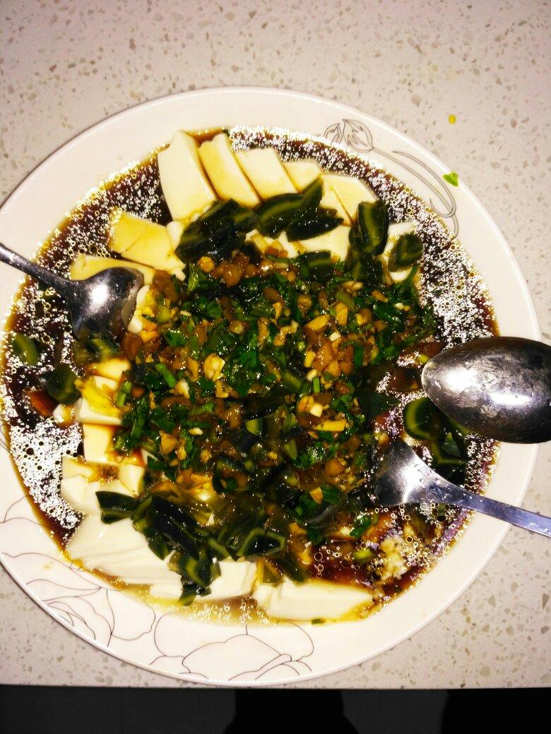 凉拌皮蛋豆腐