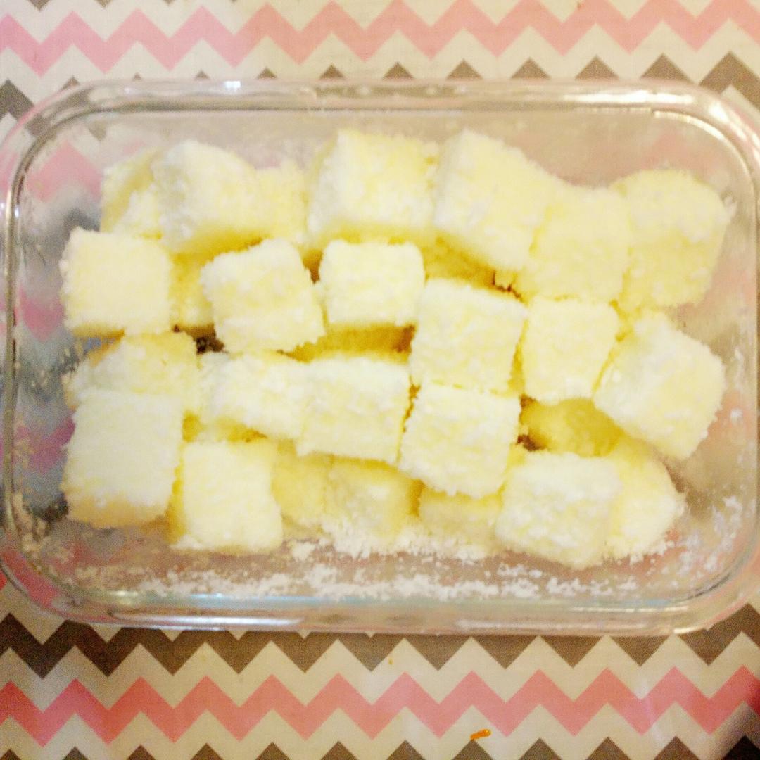 完胜85度C牛奶椰丝小方
