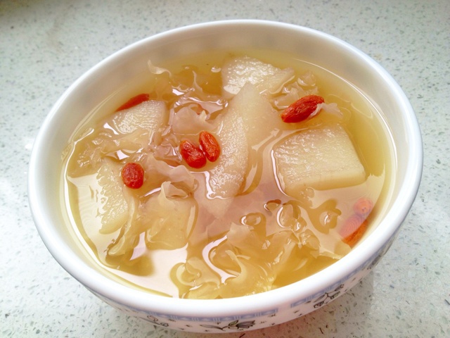 冰糖银耳雪梨汤