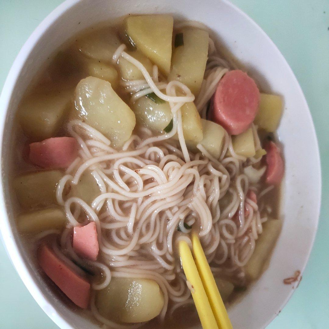 🔥超浓郁火腿土豆焖面❗️连吃三碗都不够