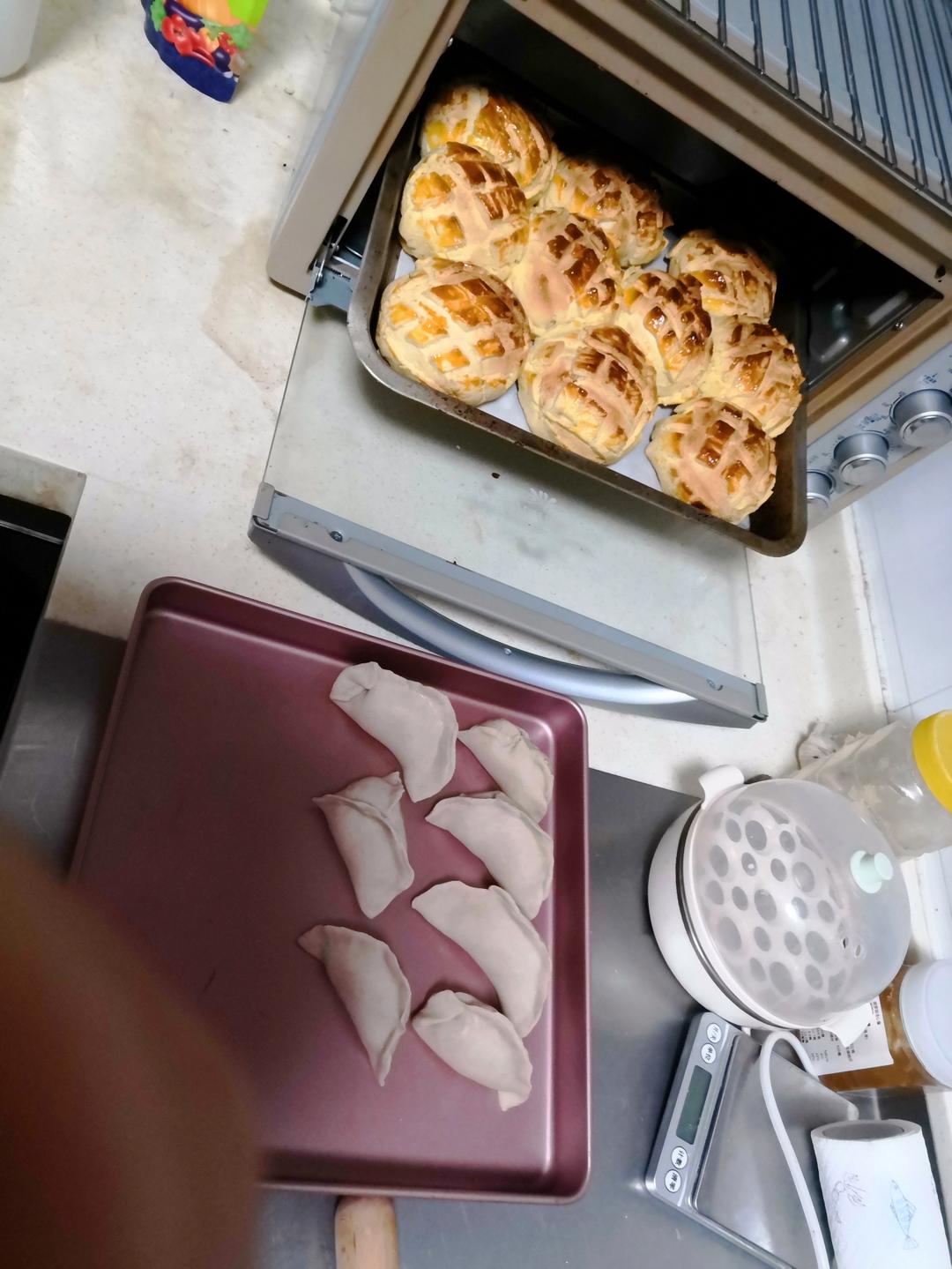 好吃到炸裂的港式菠萝包（附带制作酥皮的小视频）