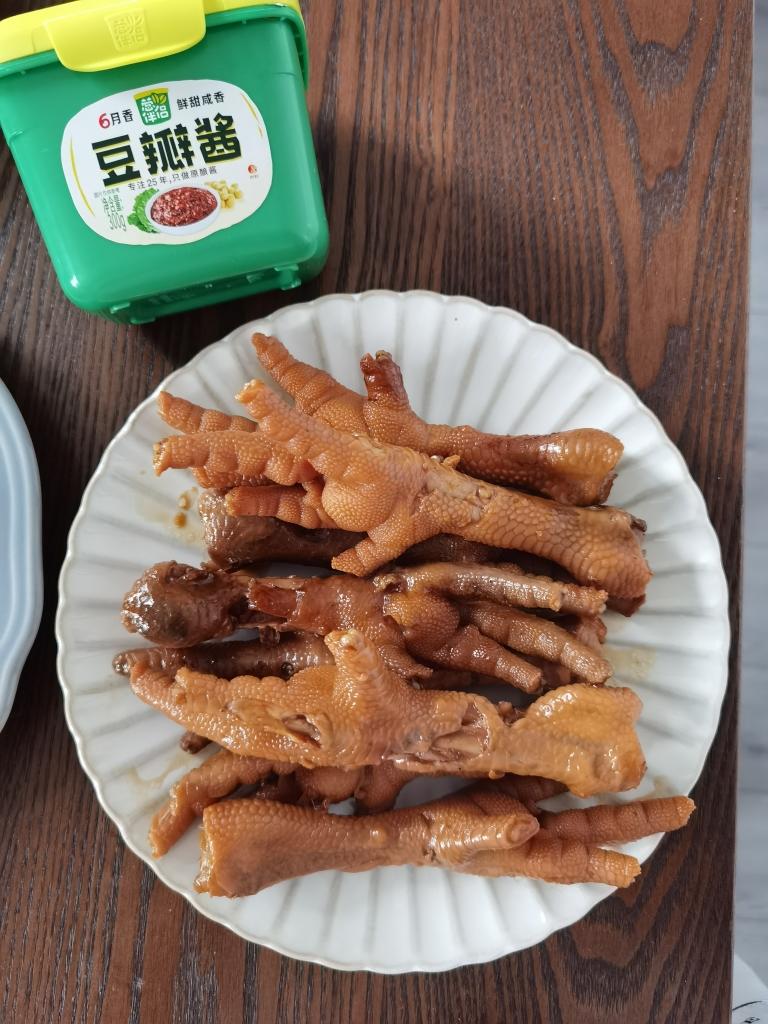 酱香鸡爪的做法