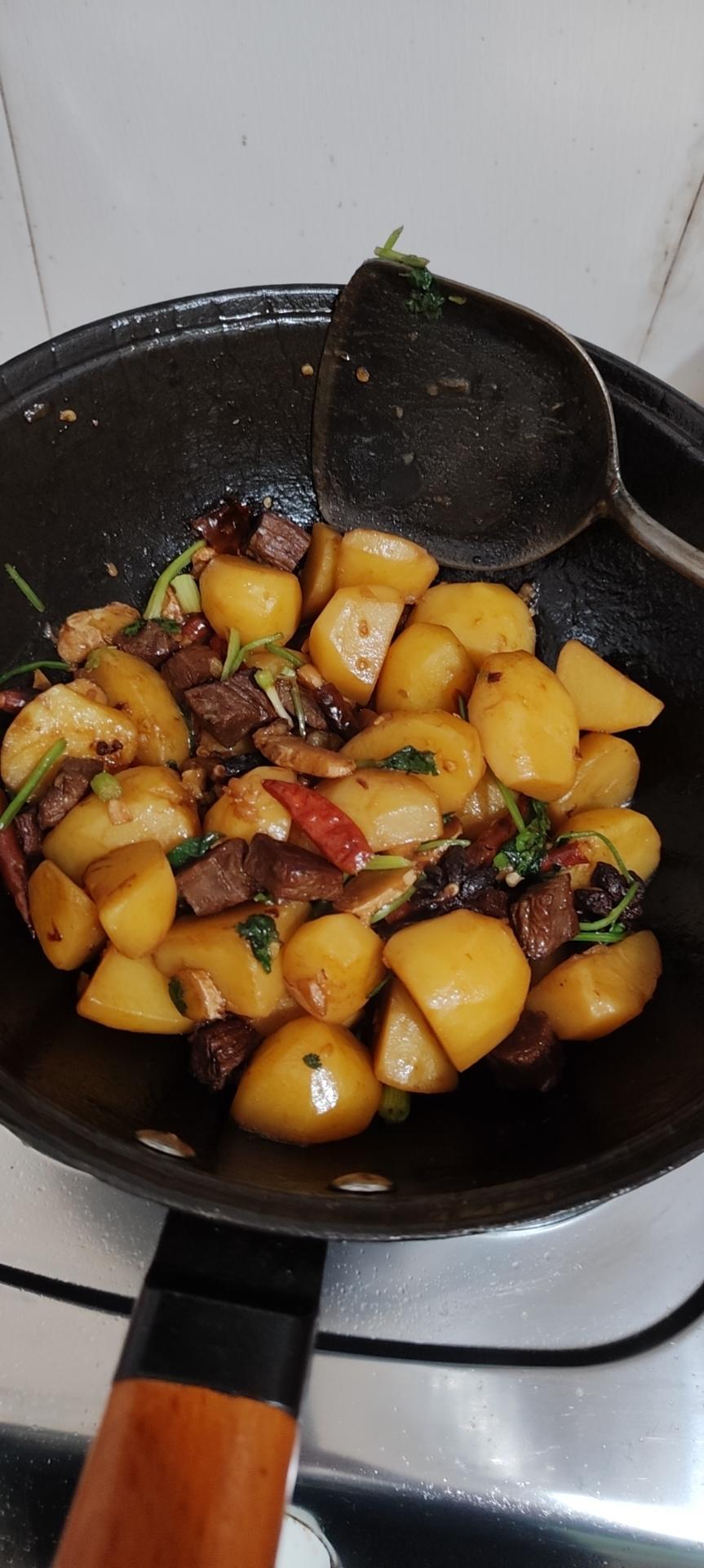 土豆炖牛肉（超级美味零失败全光盘）
