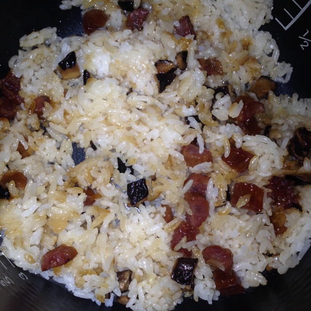 电饭锅版香菇腊肠饭