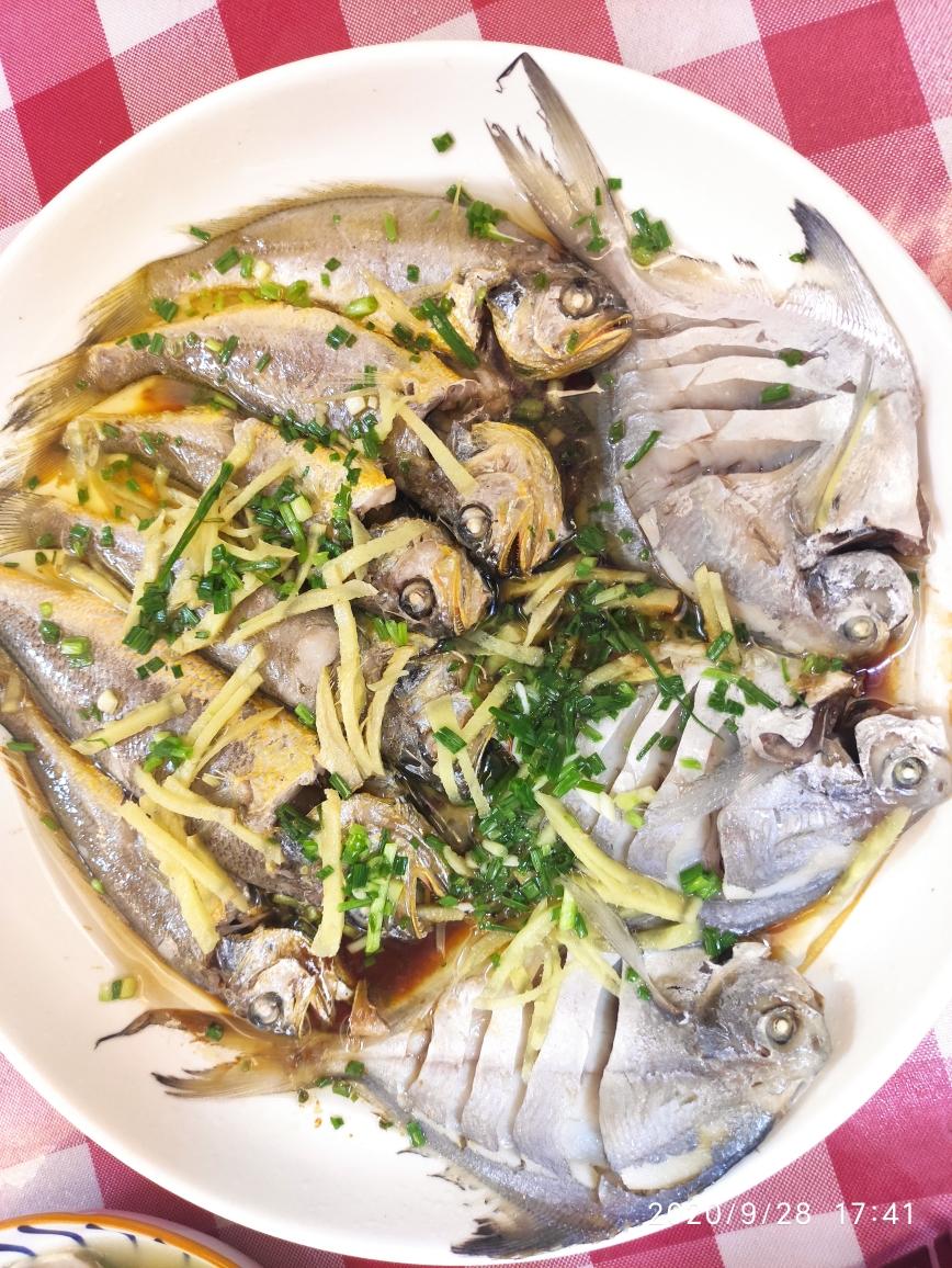 清蒸小杂鱼(黄鱼鲳鱼)
