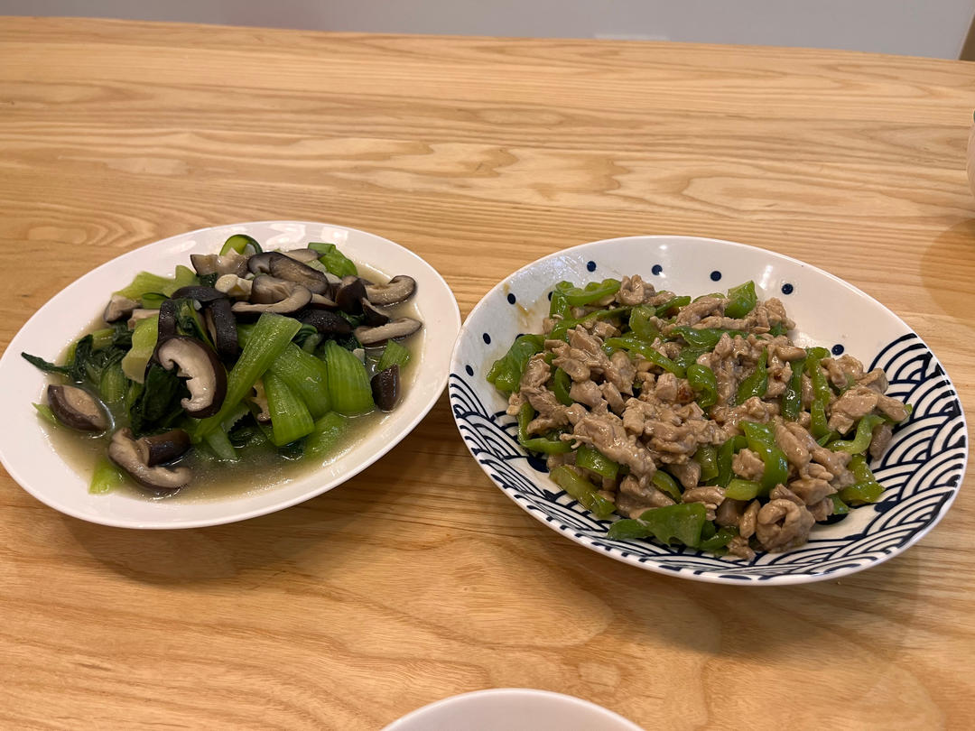 家庭版尖椒炒肉丝(嘎嘎下饭的菜)