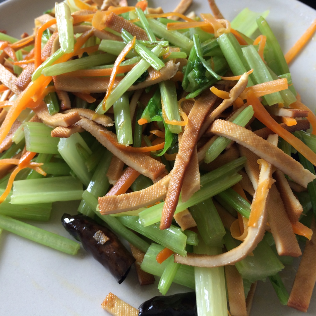 香干炒胡萝卜芹菜