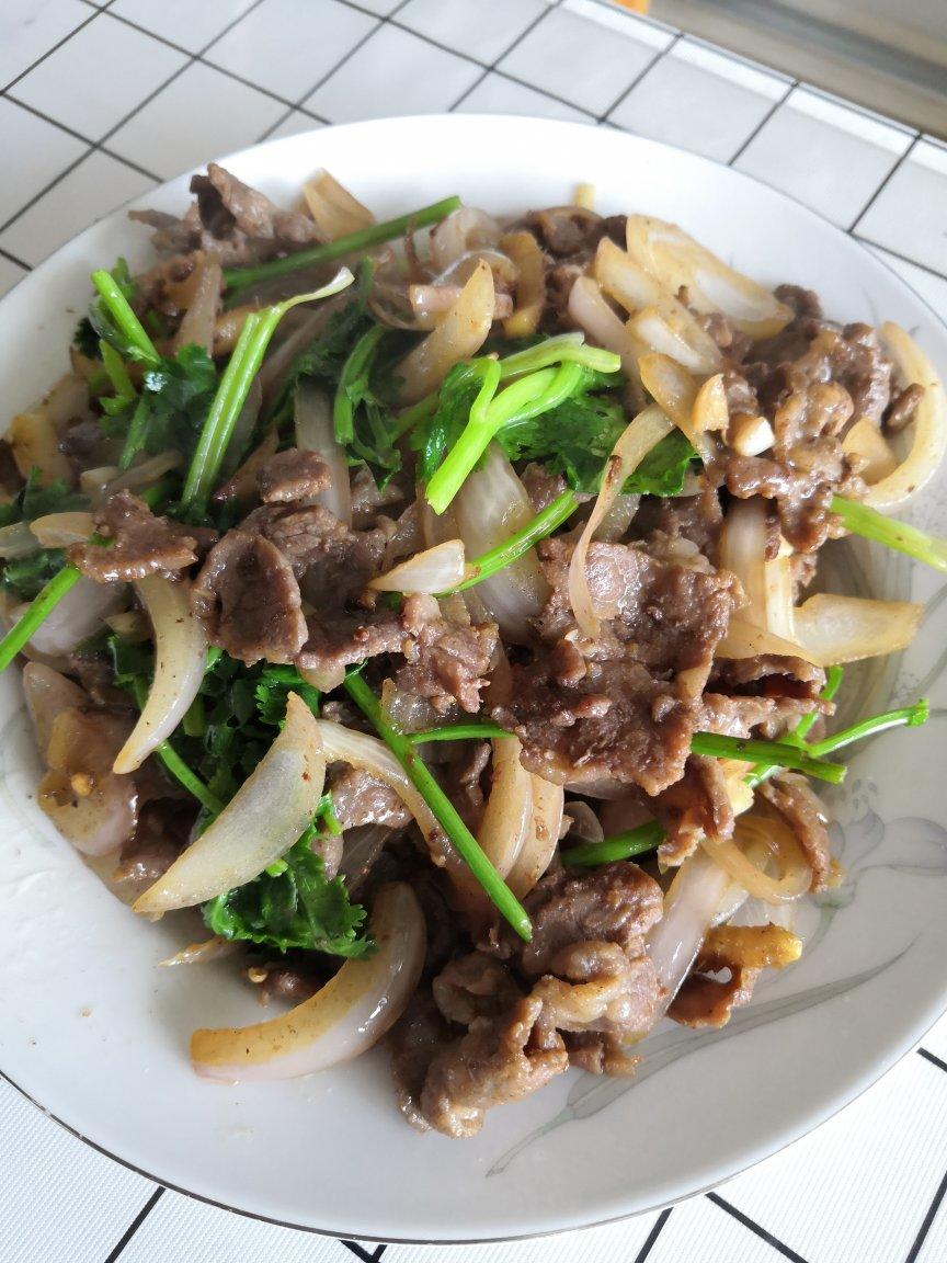 洋葱炒牛肉片