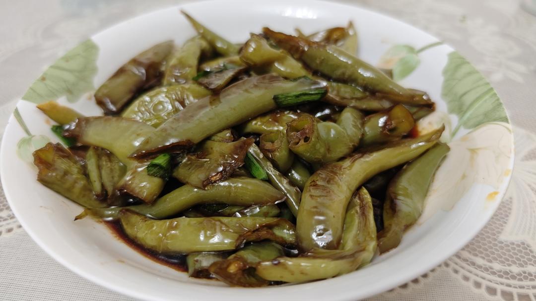 百吃不厌的糖醋虎皮青椒，有丰富的维C、膳食纤维，多吃益善