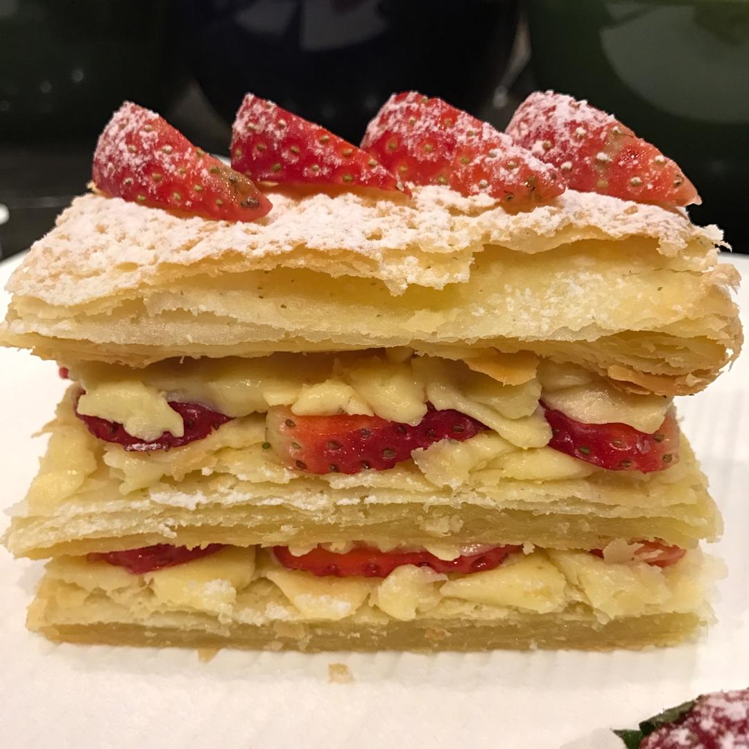 77就是77做的草莓拿破仑酥