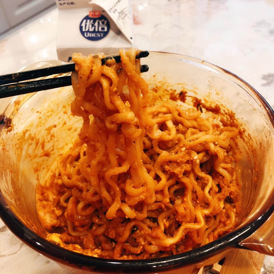 咩美做的韩国超辣三养火鸡拌面(怎样做不辣又好吃!