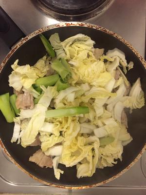 辣炒猪肉（配太阳蛋紫菜碎饭吃法）的做法 步骤2