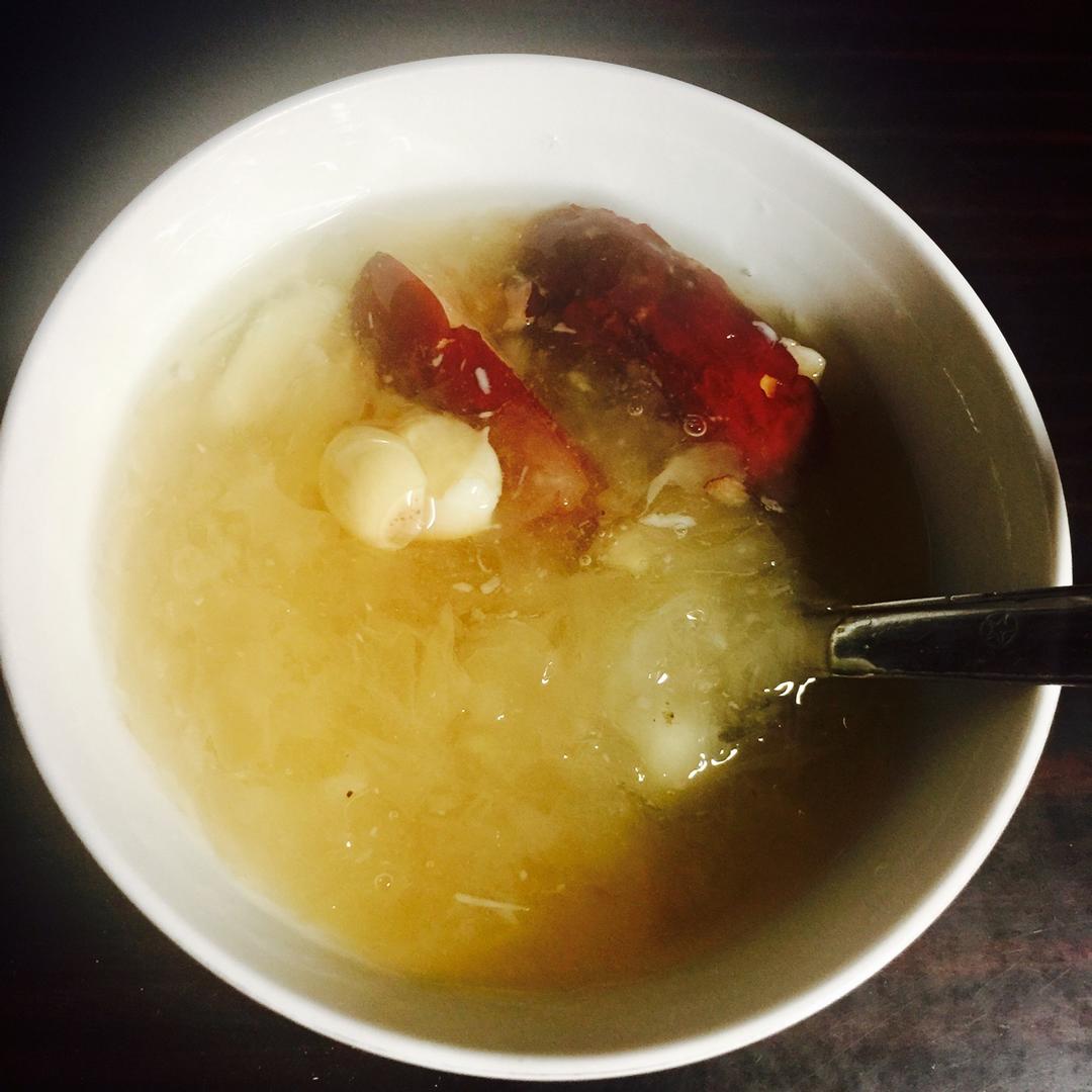 红枣银耳莲子羹