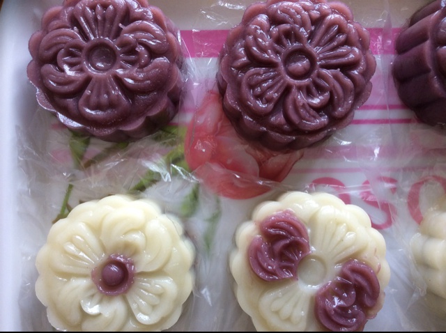紫薯桂花山药冰皮月饼